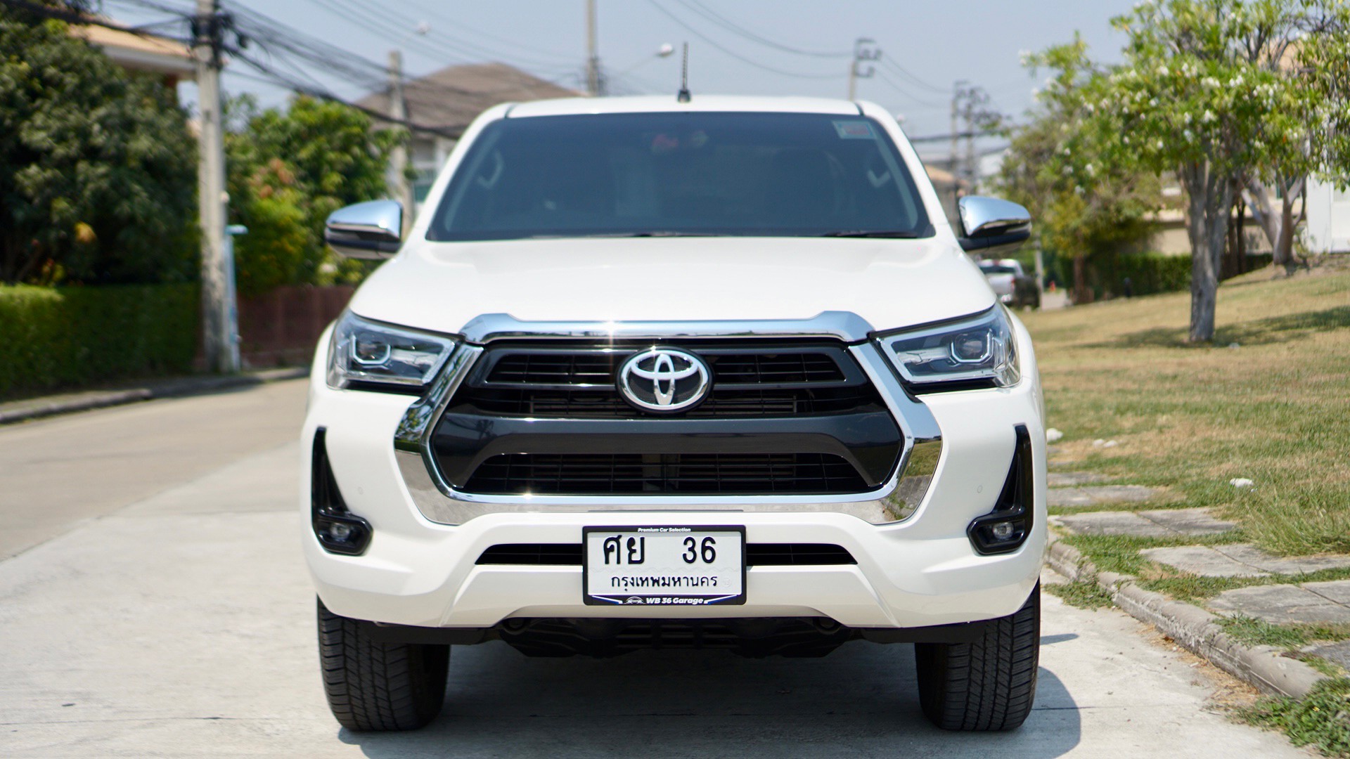 2020 Toyota Revo D-cab 2.8 a/t 4wd สีขาว