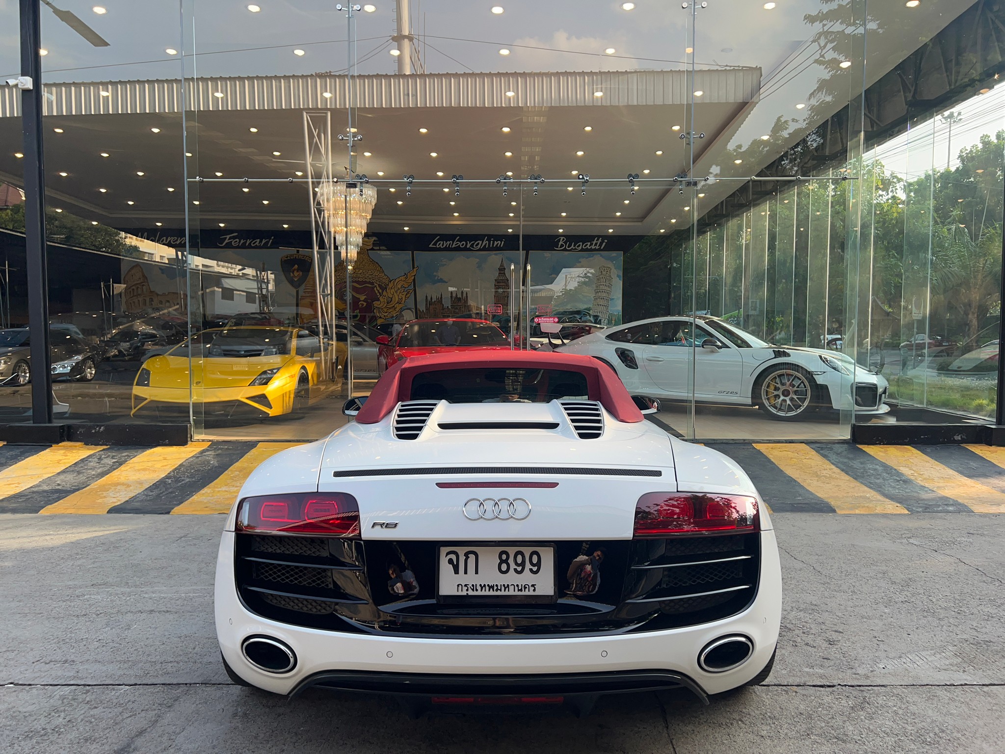 2012 Audi R8 Spyder สีขาว