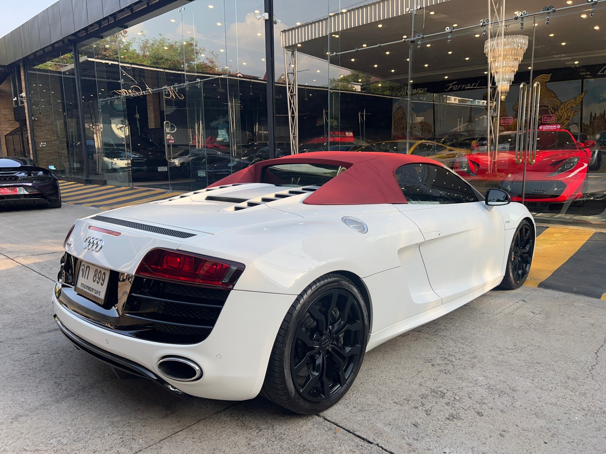 2012 Audi R8 Spyder สีขาว