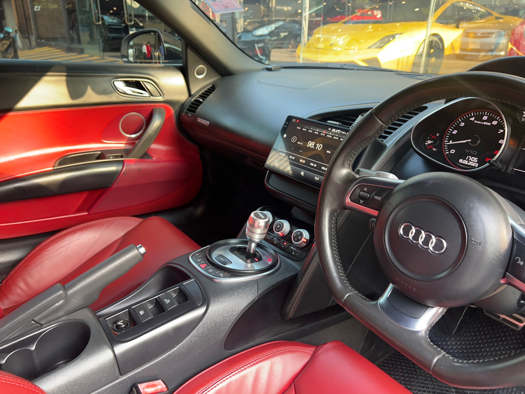 2012 Audi R8 Spyder สีขาว