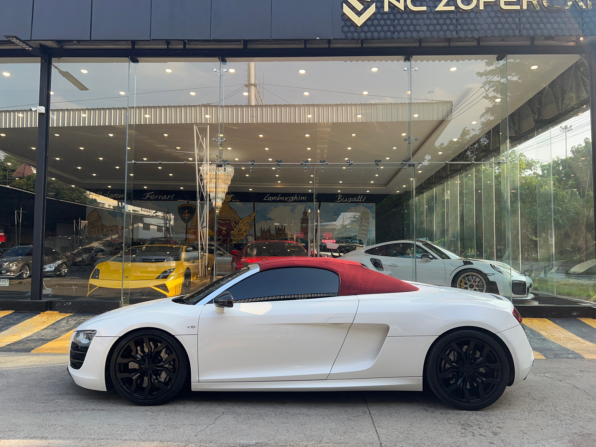 2012 Audi R8 Spyder สีขาว