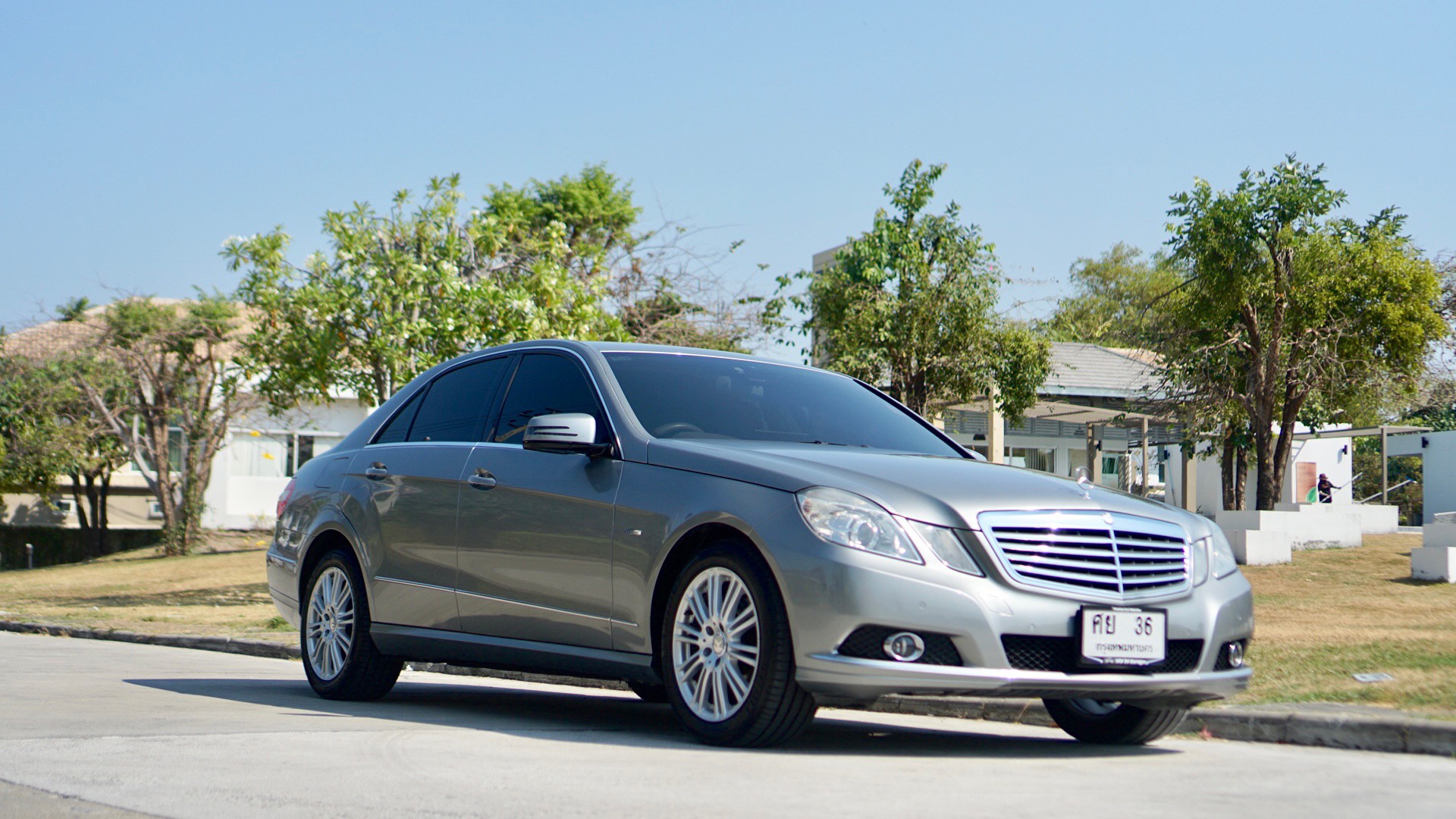 2010 Mercedes-Benz E-Class W212 E200 สีเทา