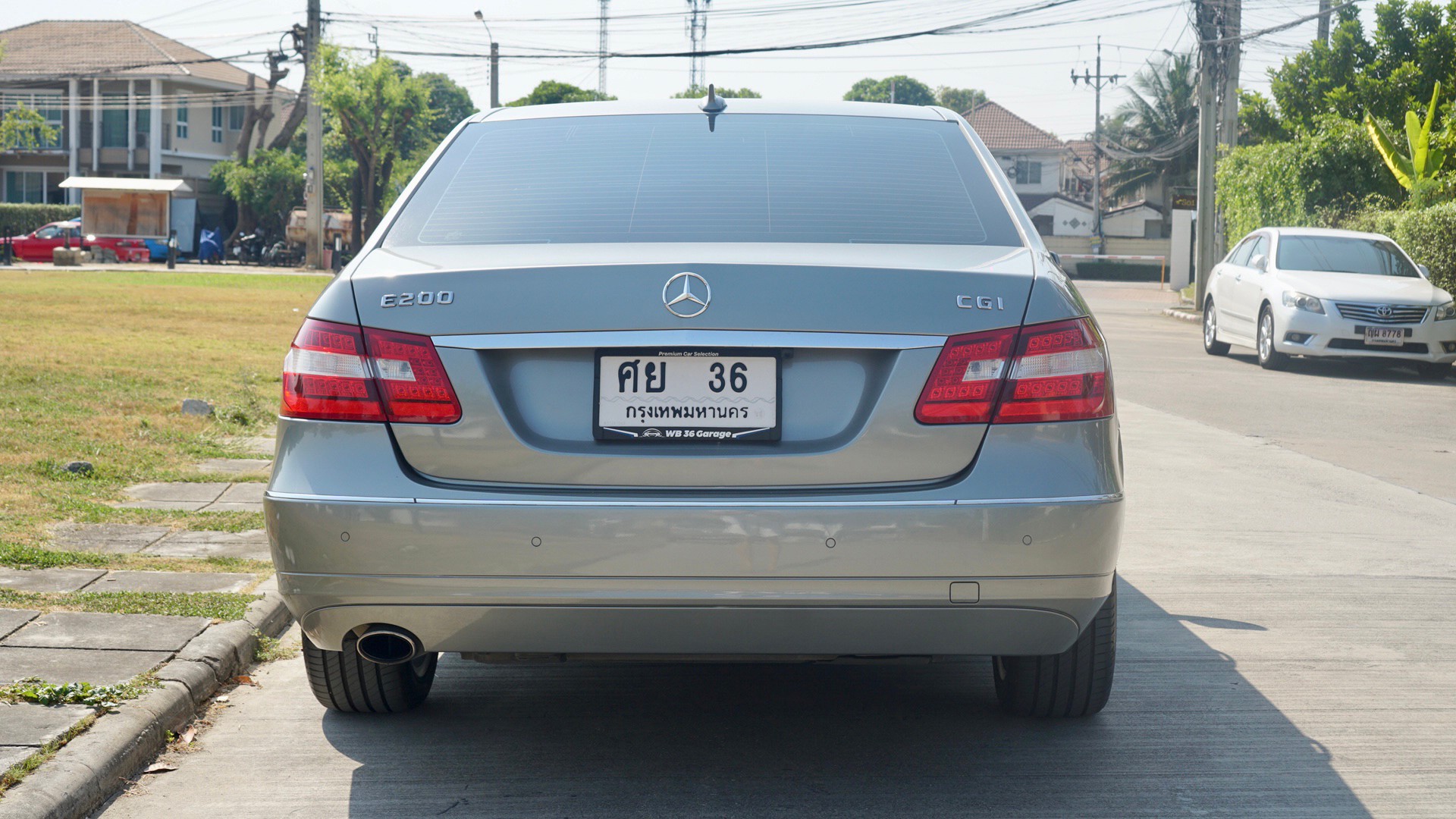 2010 Mercedes-Benz E-Class W212 E200 สีเทา