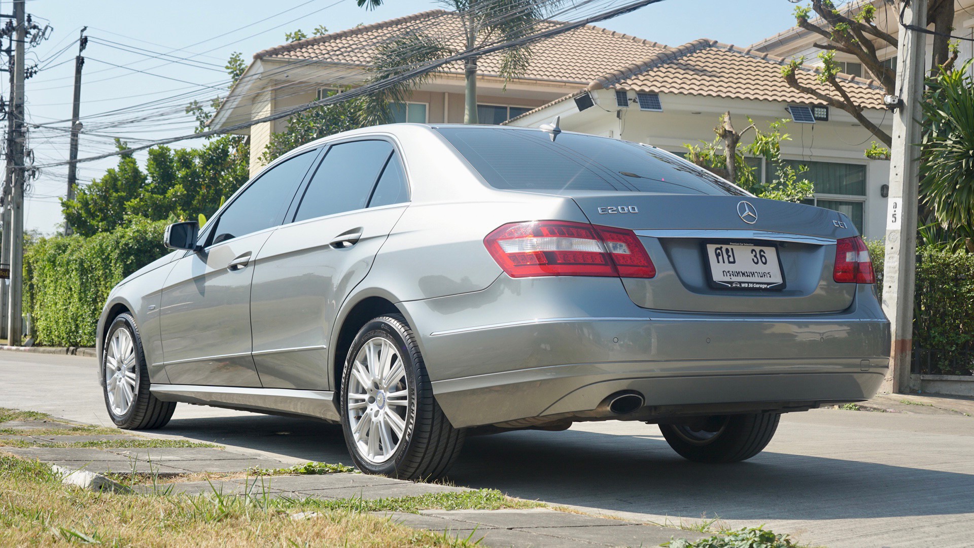 2010 Mercedes-Benz E-Class W212 E200 สีเทา