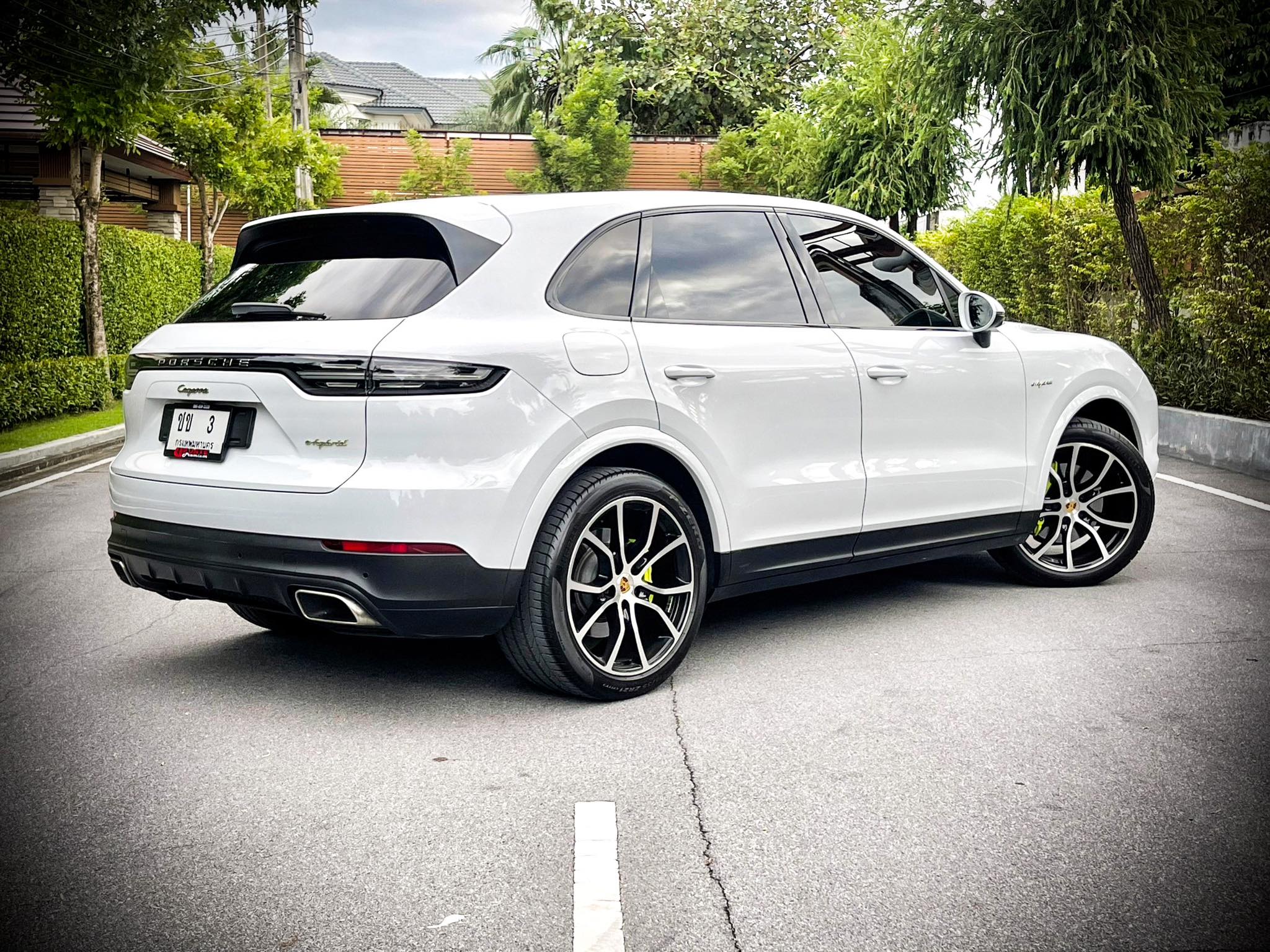 Porsche Cayenne Plug in E-Hybrid 3.0 V6 สวยสนั่น สะท้านโลกาคันนี้ สีขาวสะอาด สะอ้าน