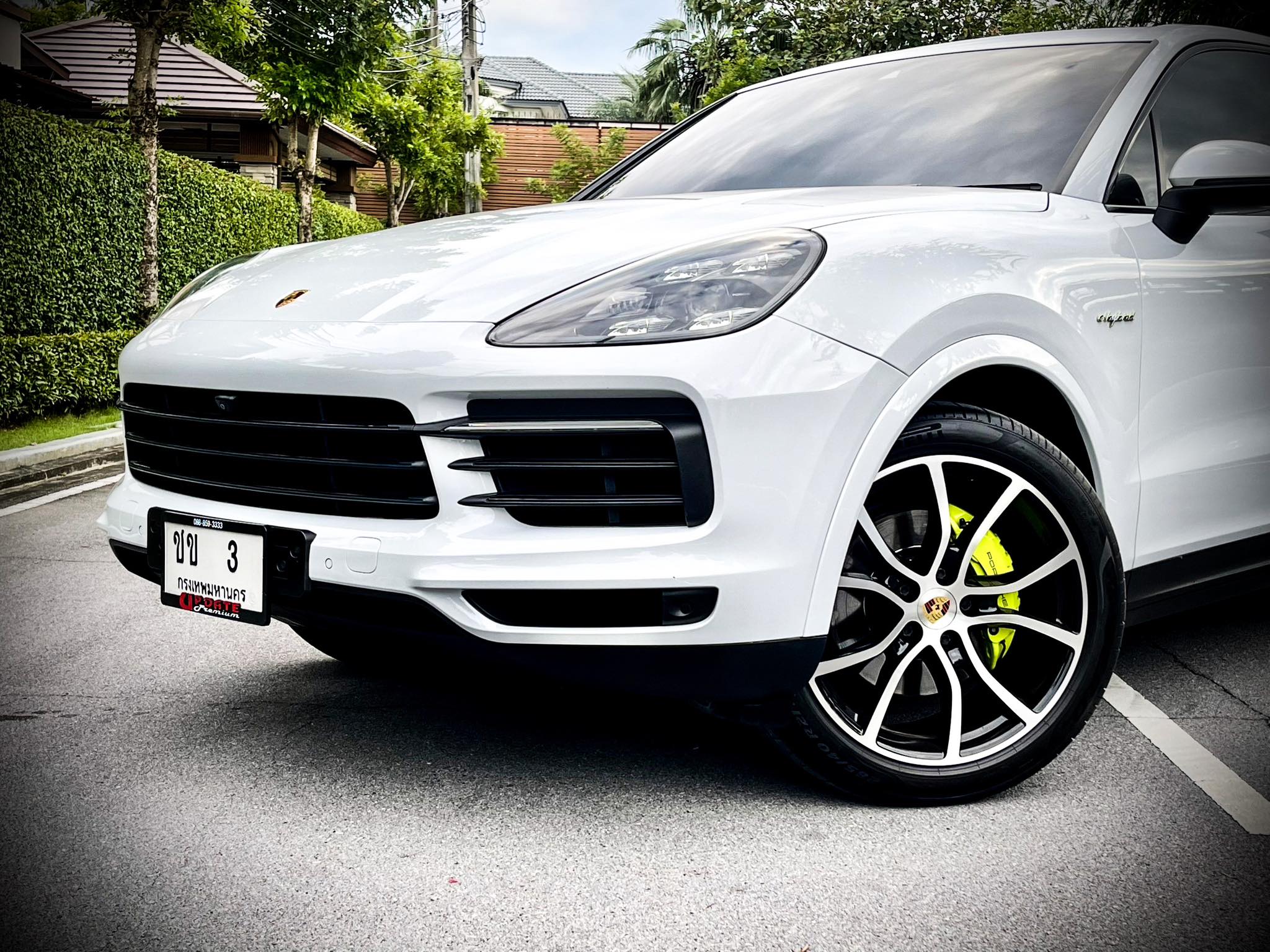 Porsche Cayenne Plug in E-Hybrid 3.0 V6 สวยสนั่น สะท้านโลกาคันนี้ สีขาวสะอาด สะอ้าน