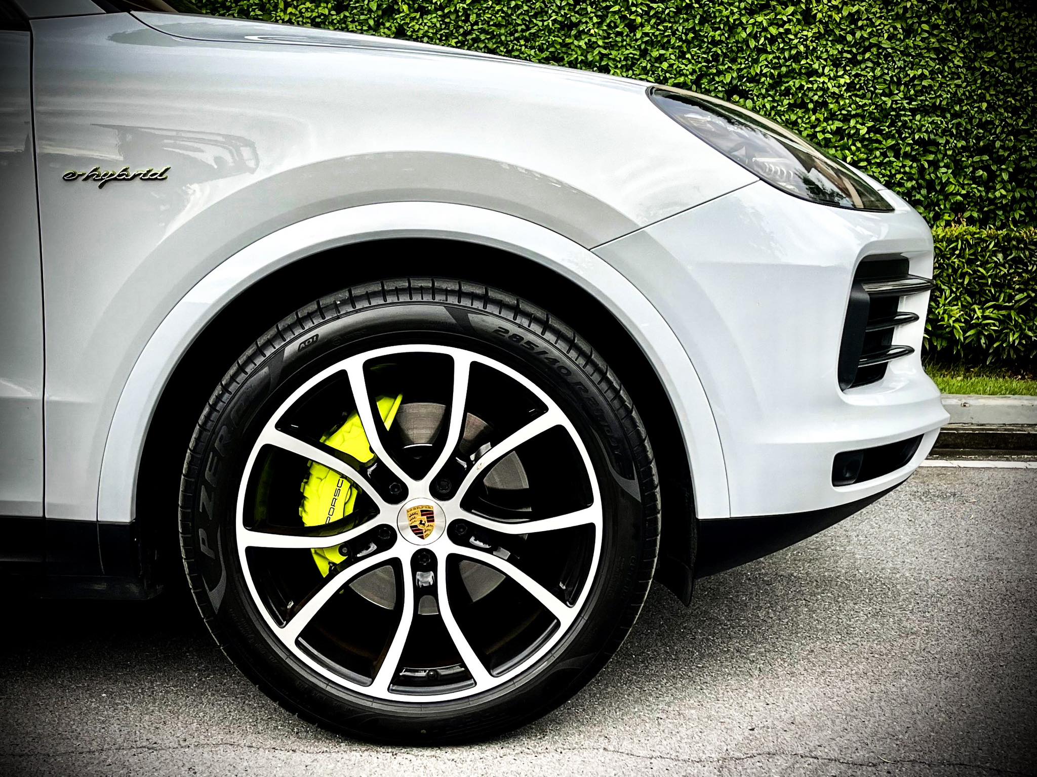 Porsche Cayenne Plug in E-Hybrid 3.0 V6 สวยสนั่น สะท้านโลกาคันนี้ สีขาวสะอาด สะอ้าน