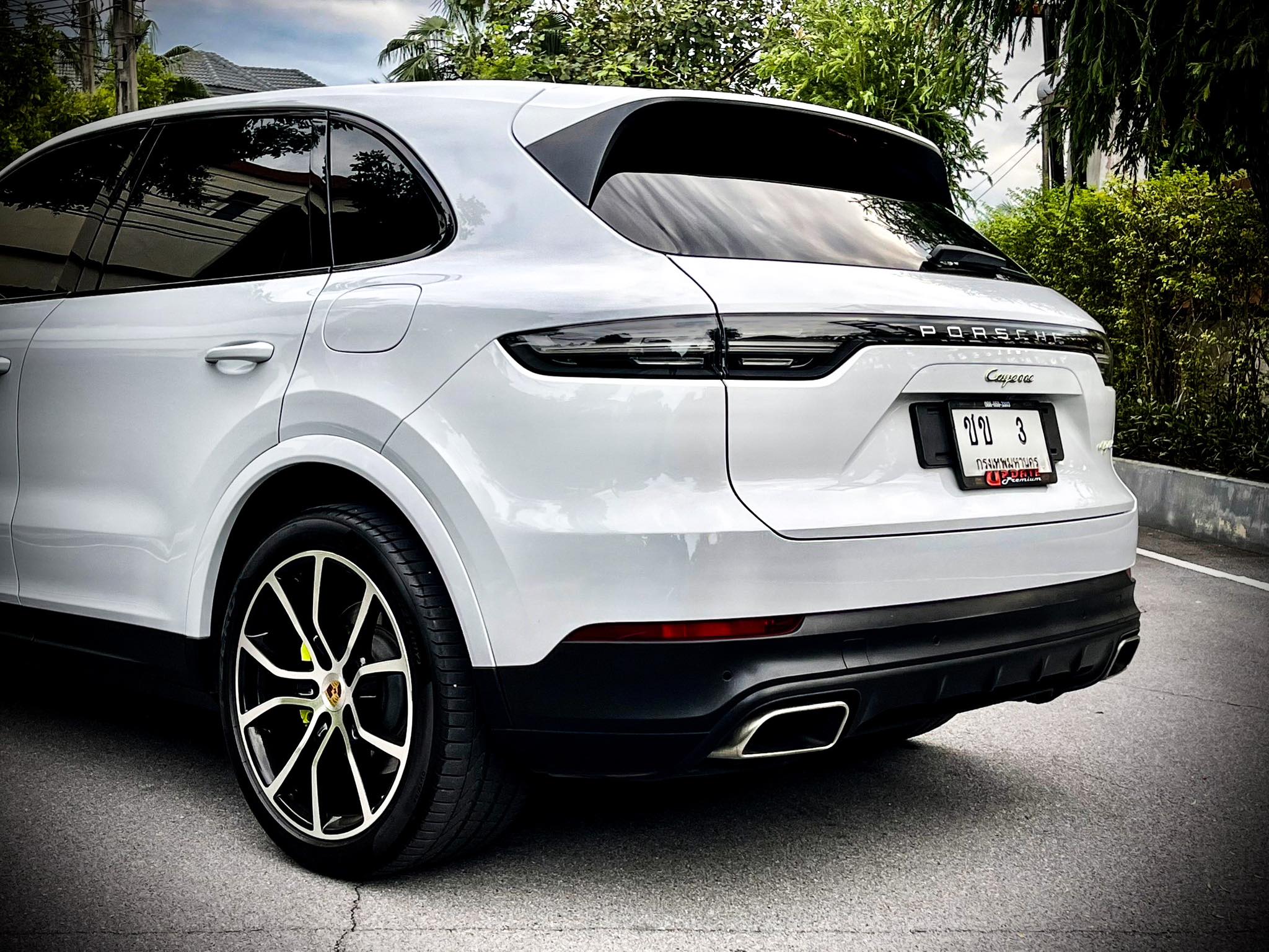 Porsche Cayenne Plug in E-Hybrid 3.0 V6 สวยสนั่น สะท้านโลกาคันนี้ สีขาวสะอาด สะอ้าน