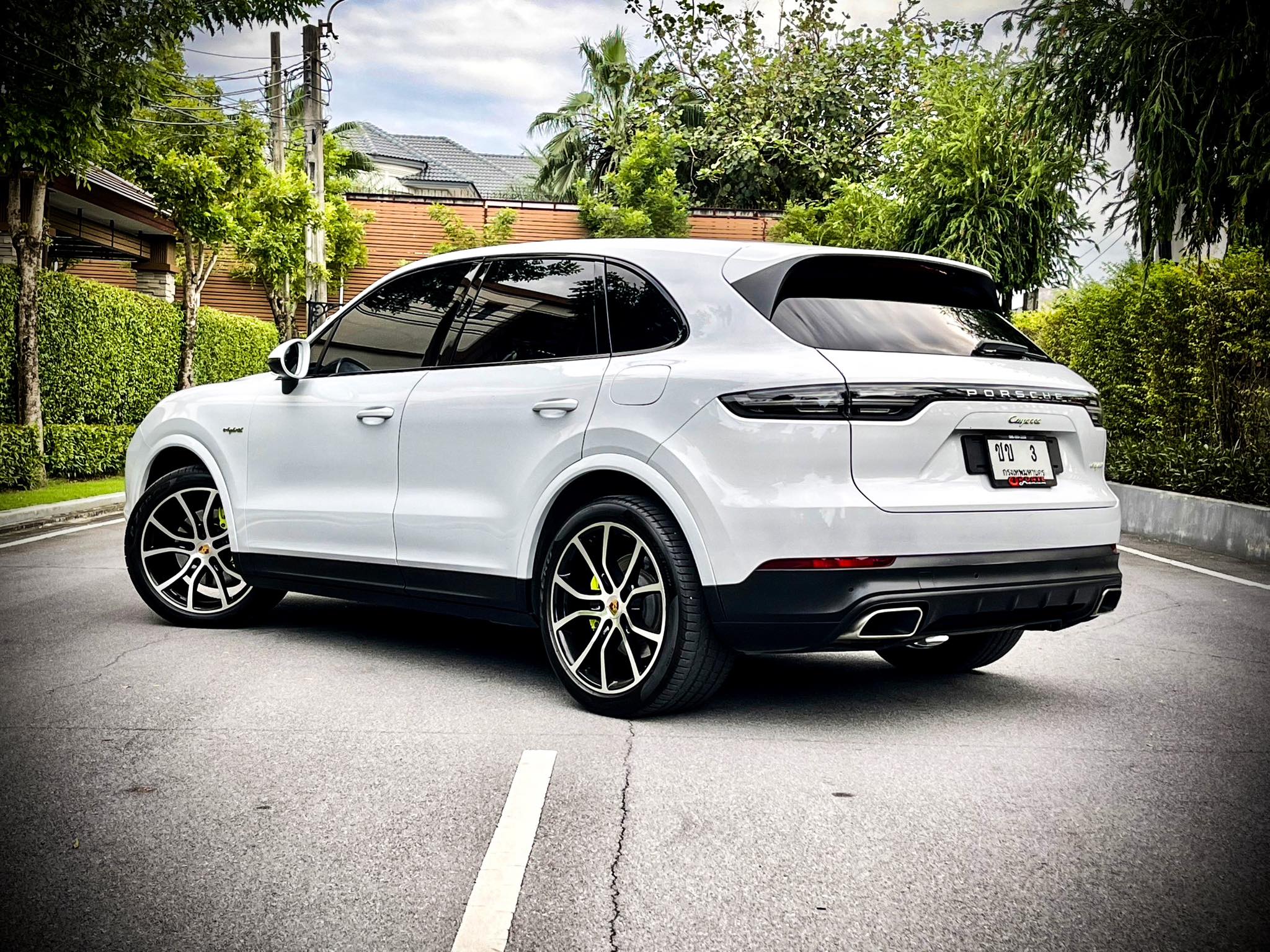 Porsche Cayenne Plug in E-Hybrid 3.0 V6 สวยสนั่น สะท้านโลกาคันนี้ สีขาวสะอาด สะอ้าน