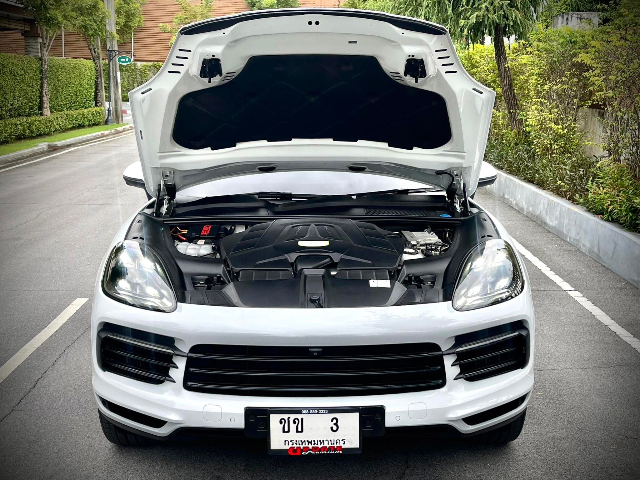 Porsche Cayenne Plug in E-Hybrid 3.0 V6 สวยสนั่น สะท้านโลกาคันนี้ สีขาวสะอาด สะอ้าน