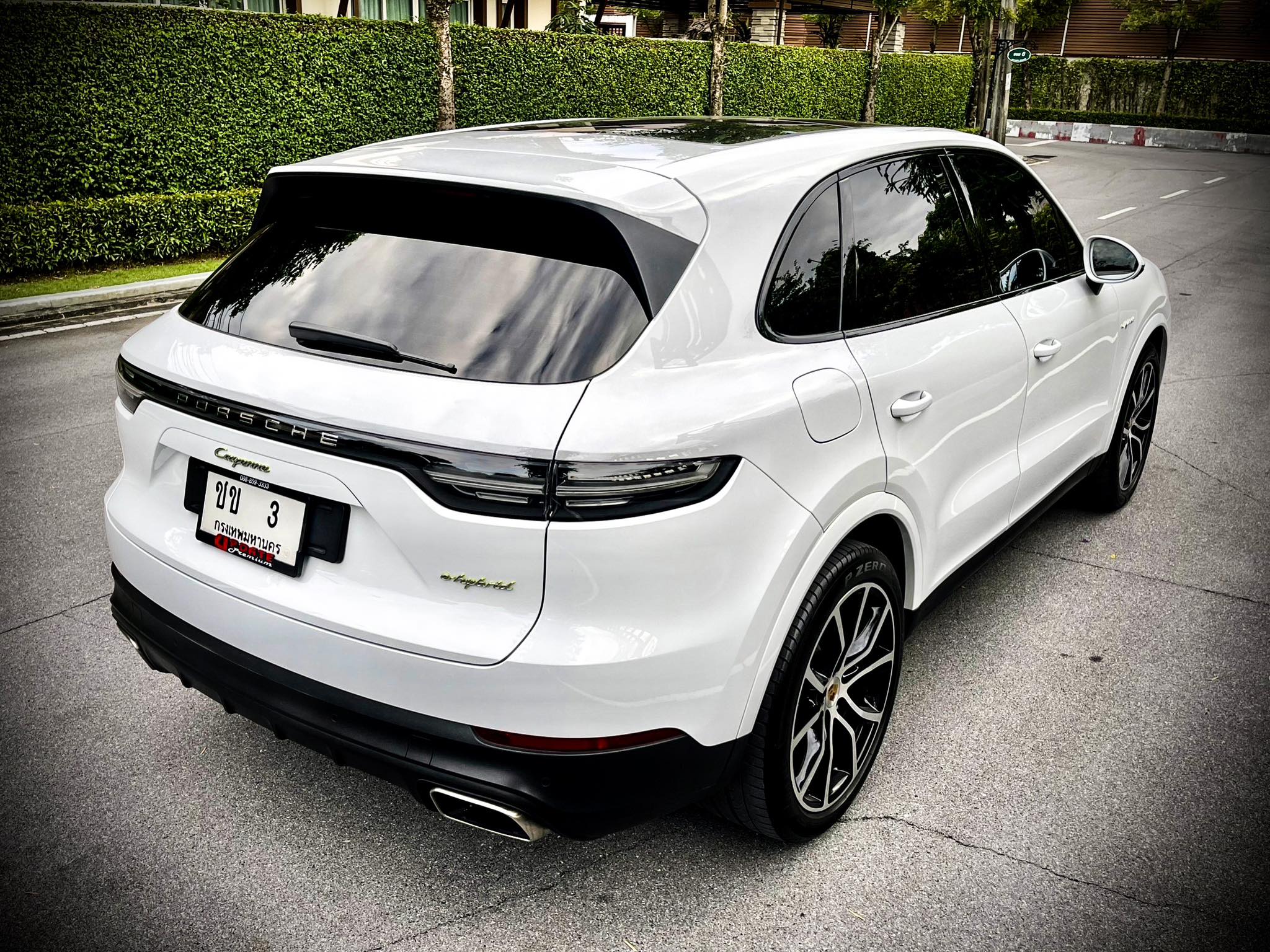 Porsche Cayenne Plug in E-Hybrid 3.0 V6 สวยสนั่น สะท้านโลกาคันนี้ สีขาวสะอาด สะอ้าน