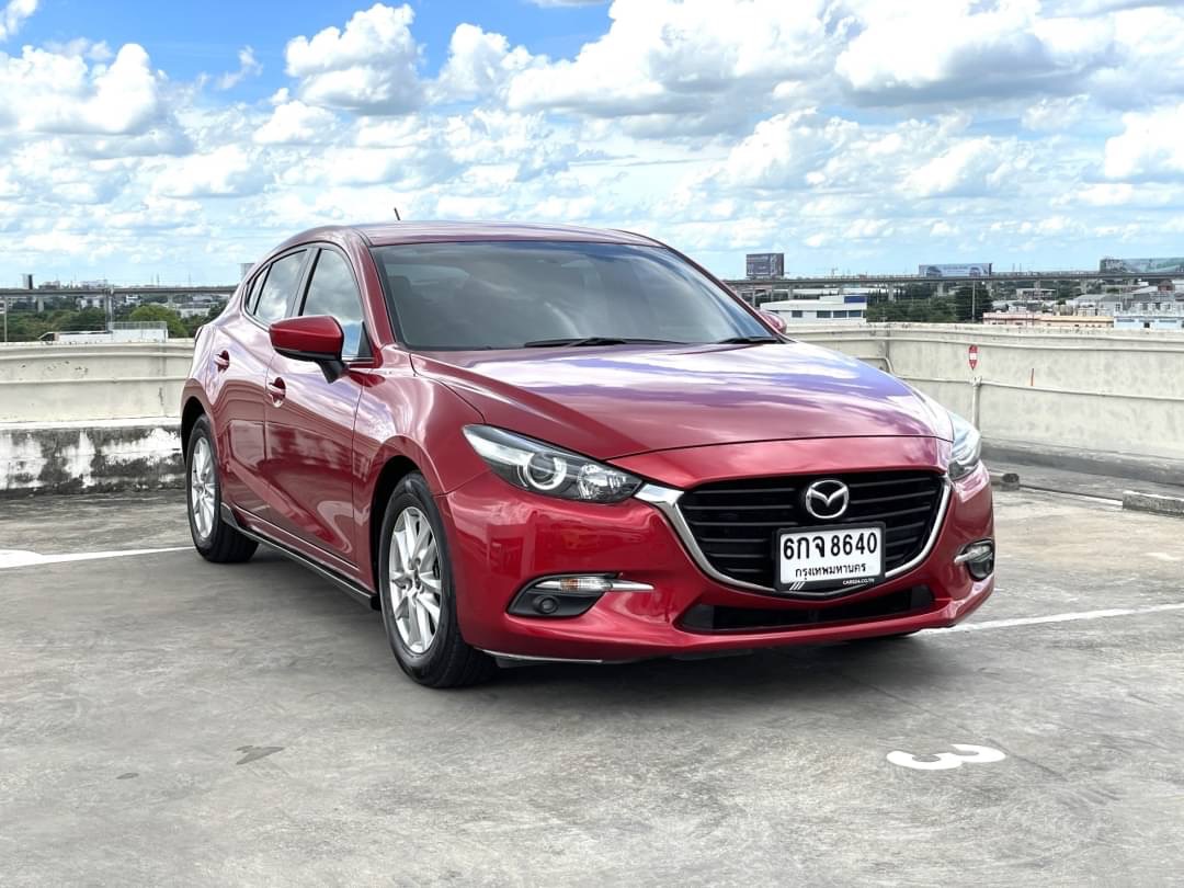 2016 Mazda 3 Fastback สีแดง