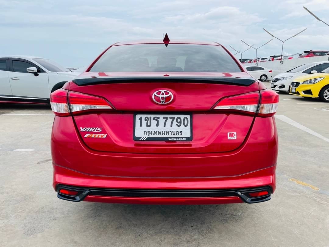 2020 Toyota Yaris สีแดง