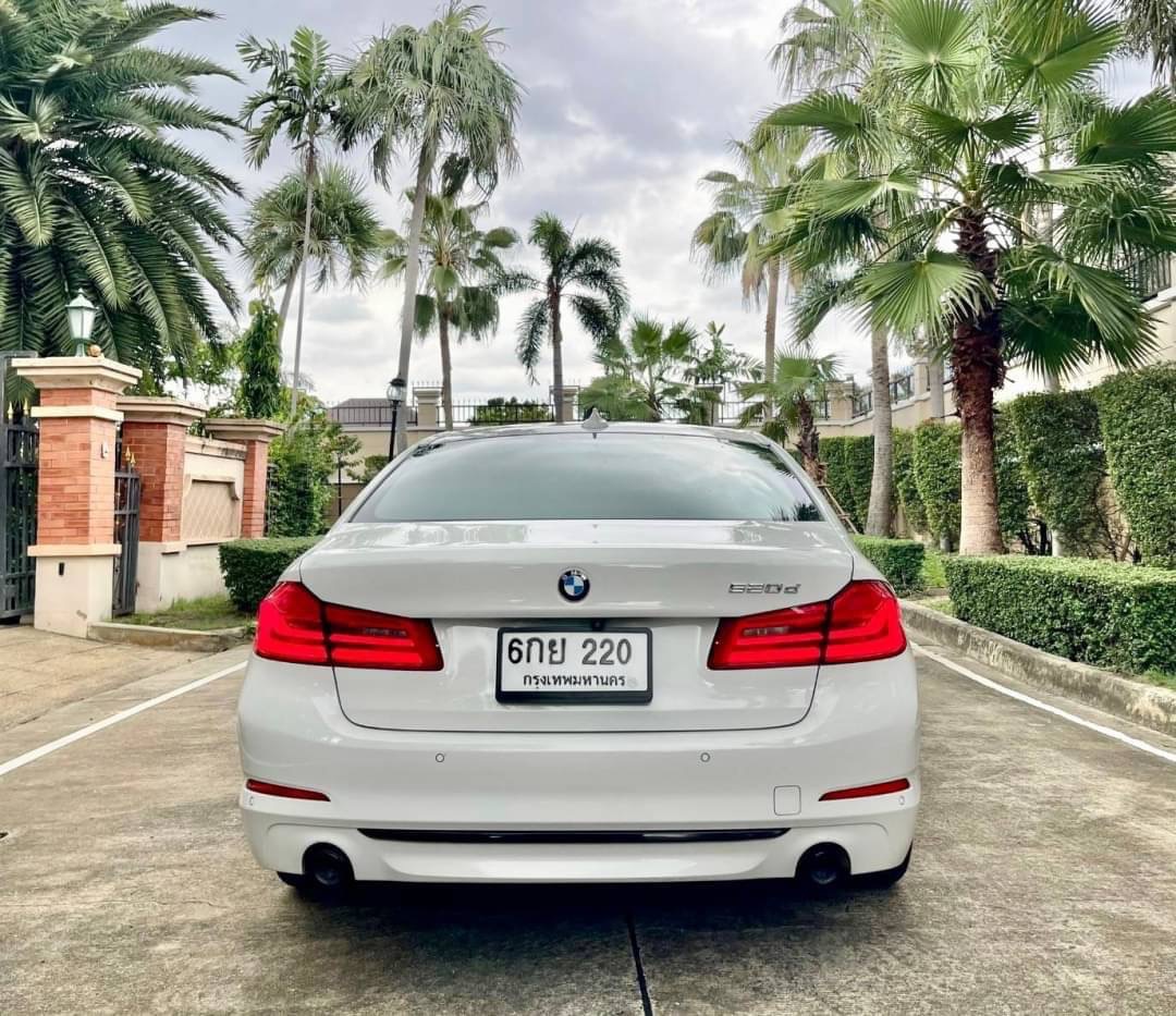 2018 BMW 520d Sport(G30) สีขาว