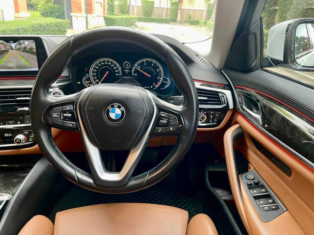 2018 BMW 520d Sport(G30) สีขาว