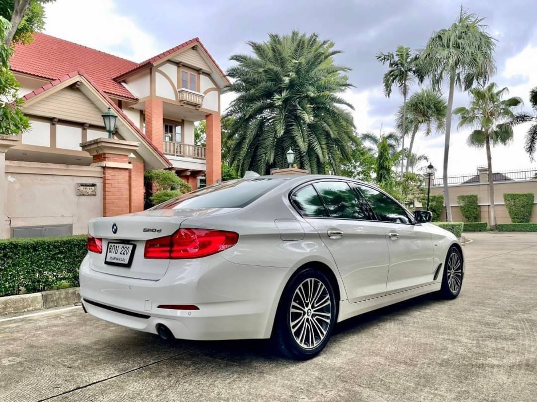 2018 BMW 520d Sport(G30) สีขาว