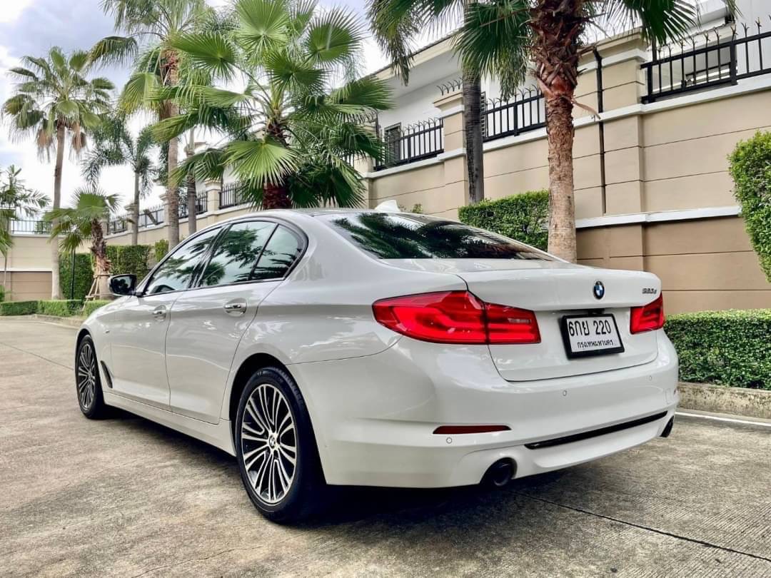 2018 BMW 520d Sport(G30) สีขาว