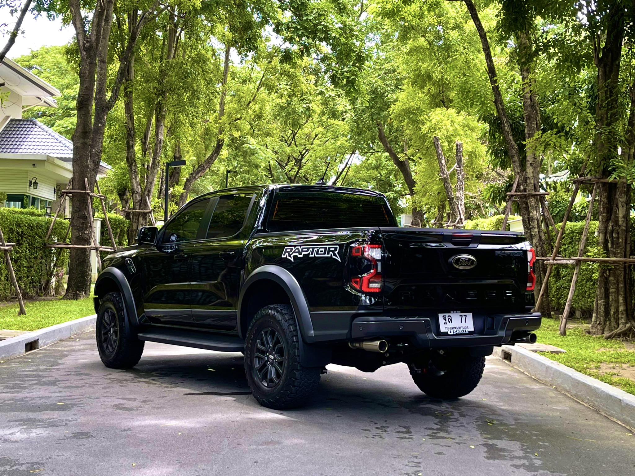 Ford Raptor รุ่นใหม่ล่าสุด หมื่นโล อย่ากระพริบตา