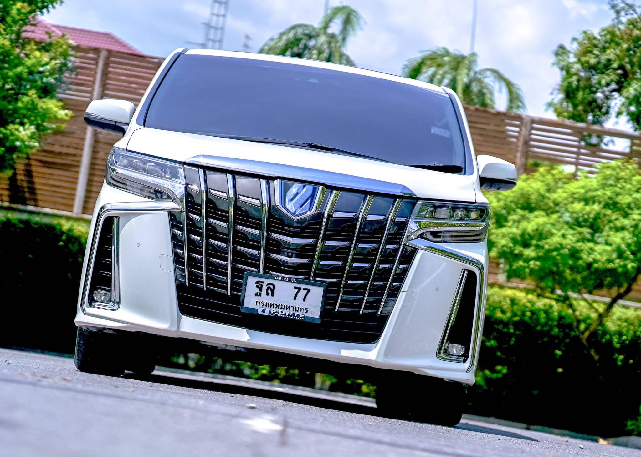 Toyota Alphard SRC Hybrid คันนี้รุ่นพิเศษจากป้ายแดง ขายถูกมากคะ ตัวถังสวยจัดเลย