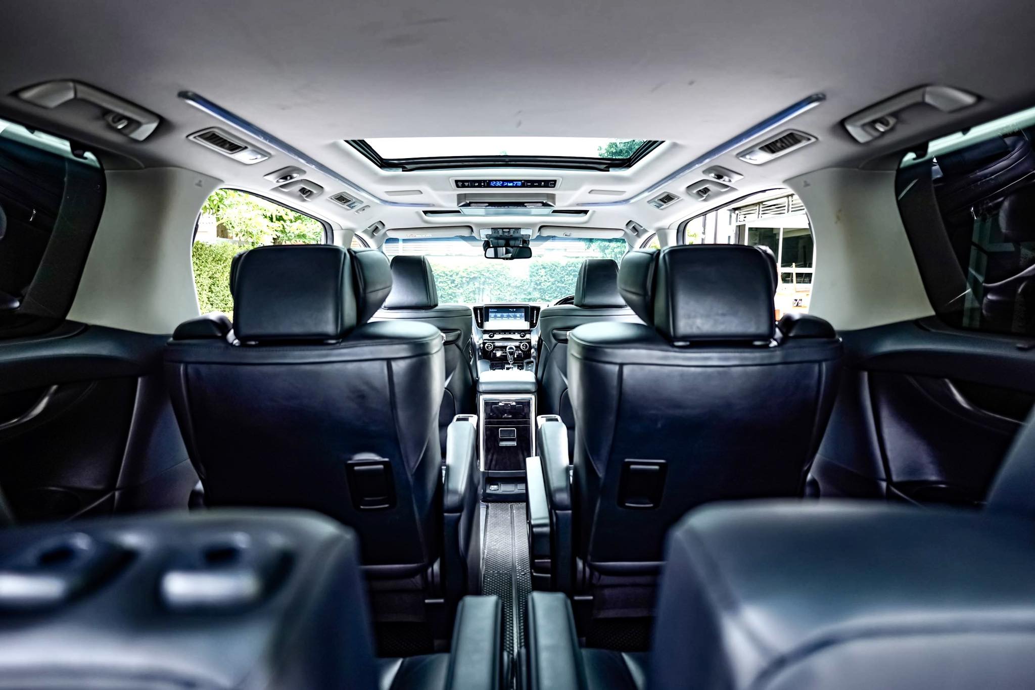 Toyota Alphard SRC Hybrid คันนี้รุ่นพิเศษจากป้ายแดง ขายถูกมากคะ ตัวถังสวยจัดเลย