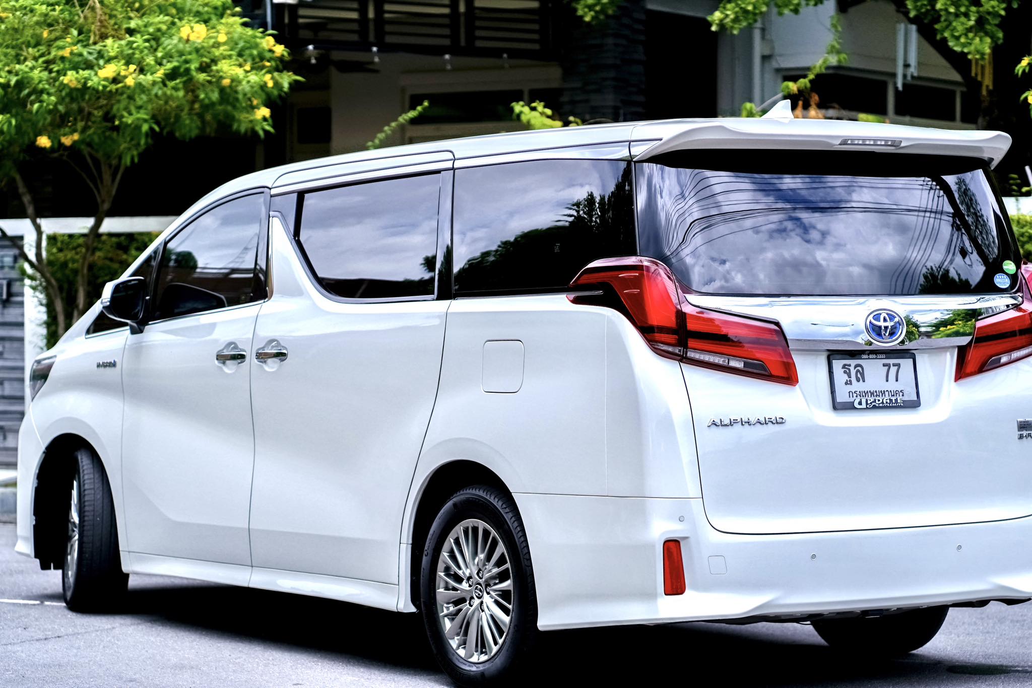 Toyota Alphard SRC Hybrid คันนี้รุ่นพิเศษจากป้ายแดง ขายถูกมากคะ ตัวถังสวยจัดเลย