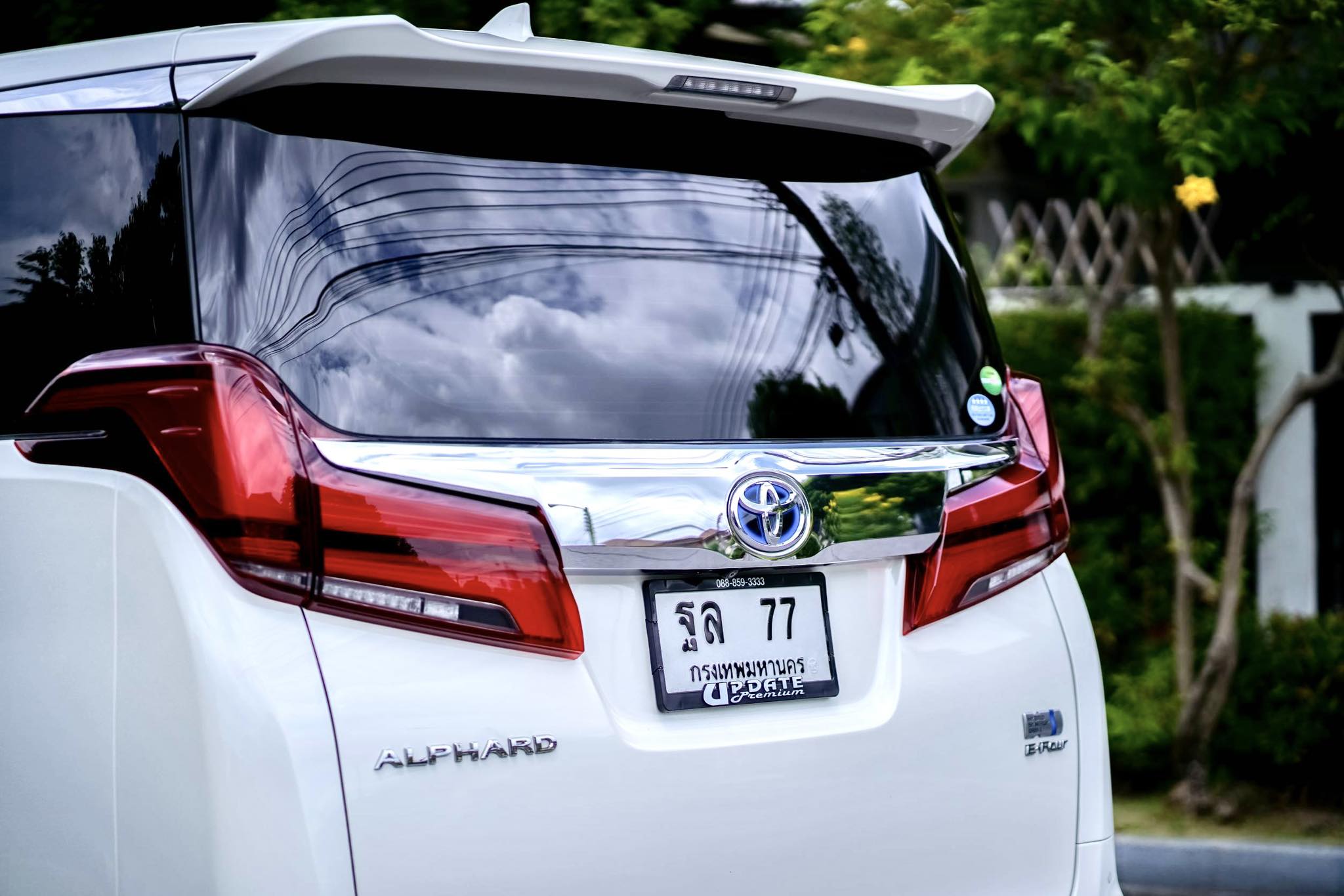 Toyota Alphard SRC Hybrid คันนี้รุ่นพิเศษจากป้ายแดง ขายถูกมากคะ ตัวถังสวยจัดเลย