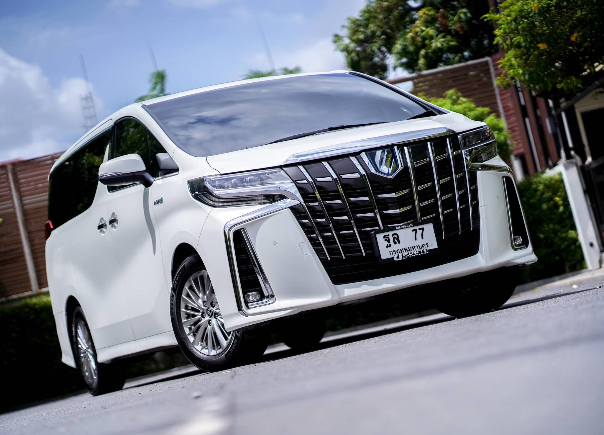 Toyota Alphard SRC Hybrid คันนี้รุ่นพิเศษจากป้ายแดง ขายถูกมากคะ ตัวถังสวยจัดเลย