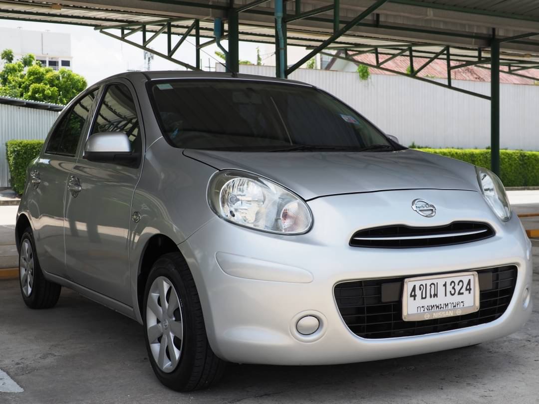 2010 Nissan March สีเงิน