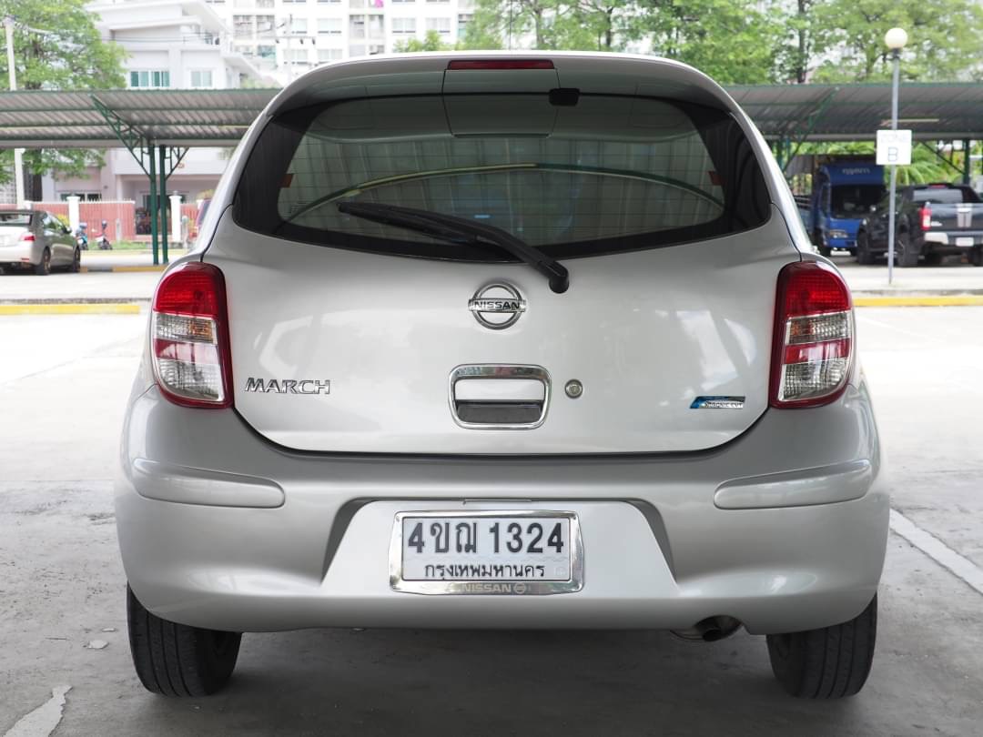 2010 Nissan March สีเงิน