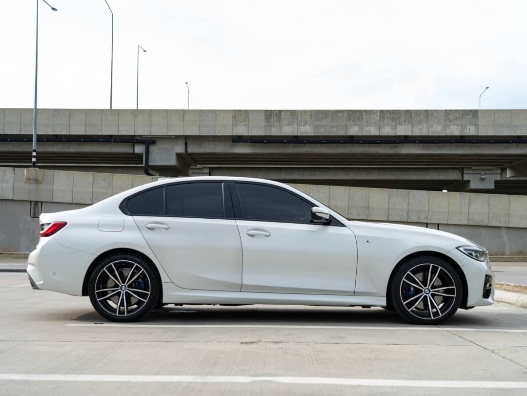 2020 BMW 330e M-Sport สีขาว