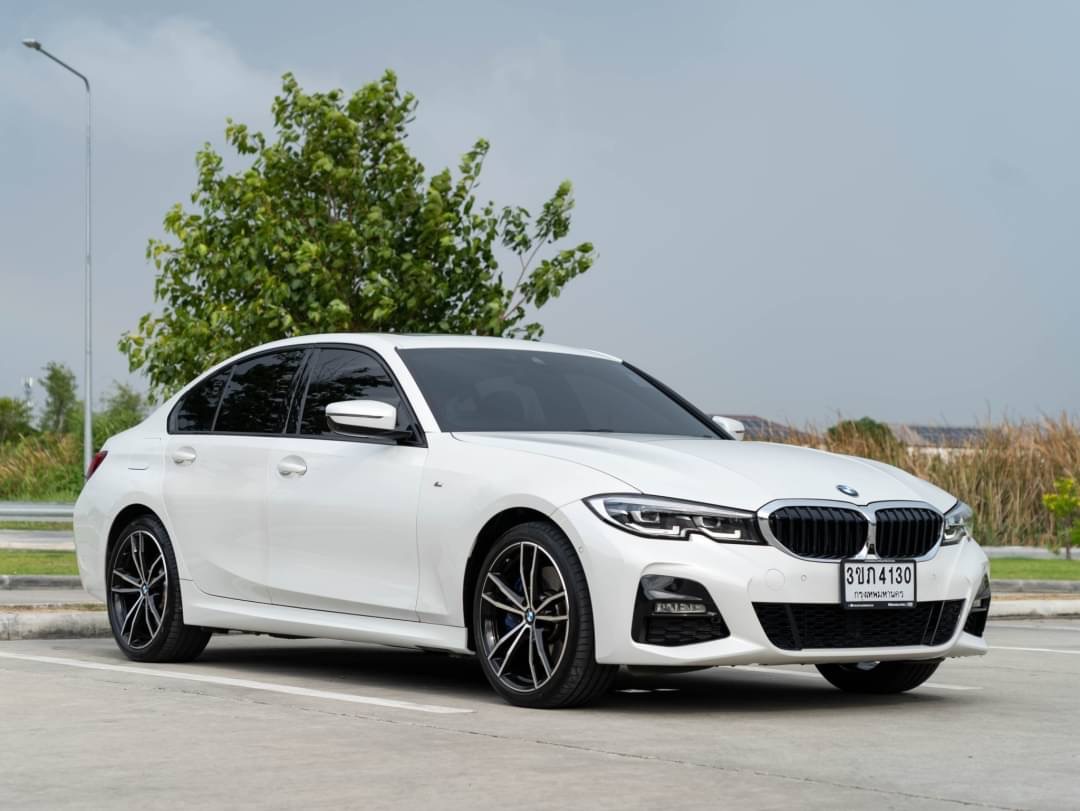 2020 BMW 330e M-Sport สีขาว