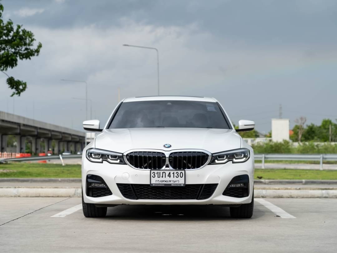 2020 BMW 330e M-Sport สีขาว