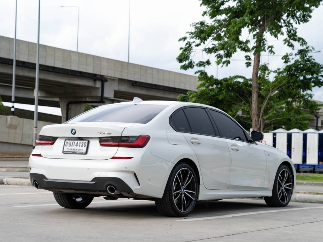 2020 BMW 330e M-Sport สีขาว