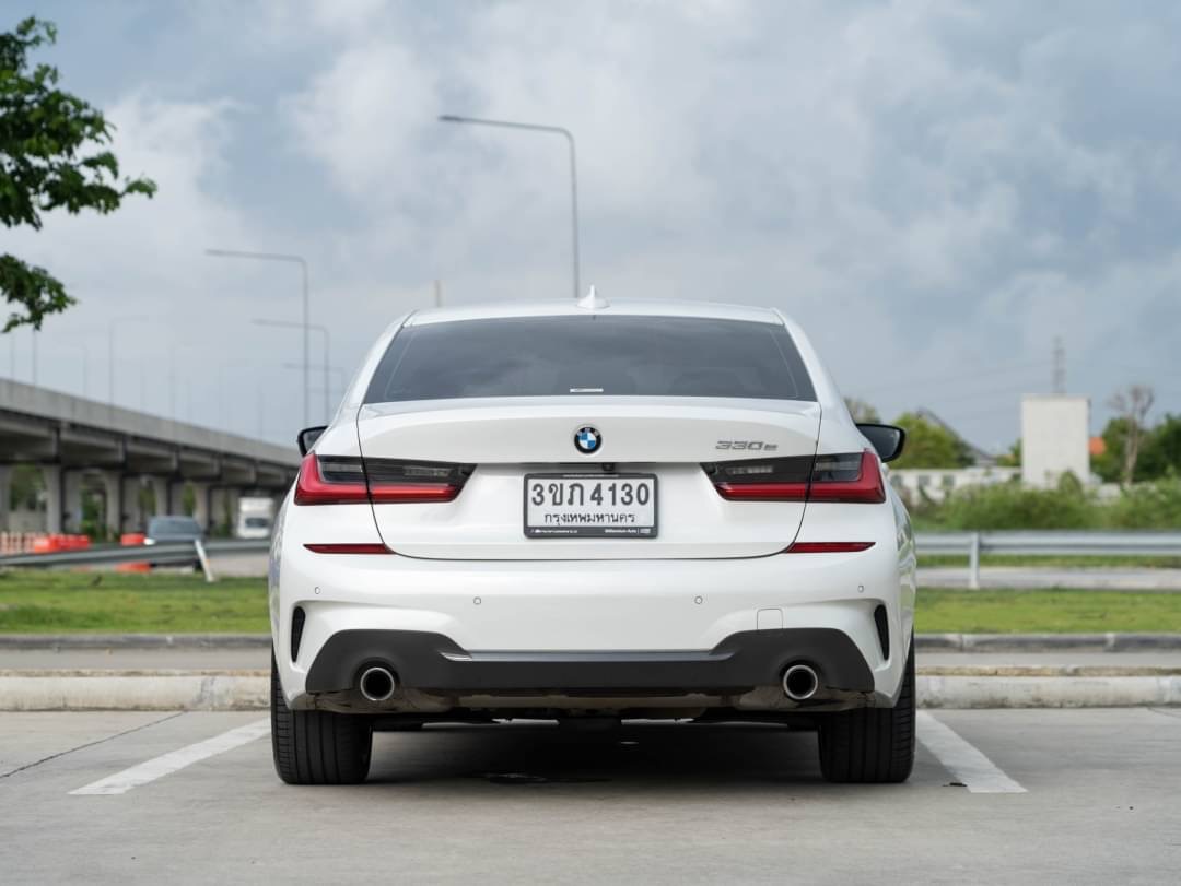 2020 BMW 330e M-Sport สีขาว