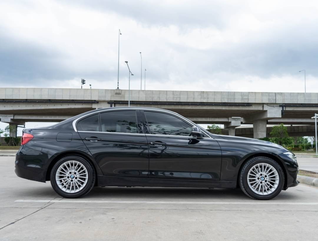 2019 BMW 320d Iconic สีดำ