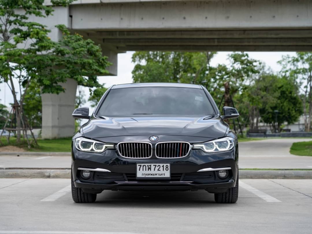 2019 BMW 320d Iconic สีดำ