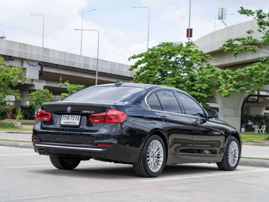 2019 BMW 320d Iconic สีดำ