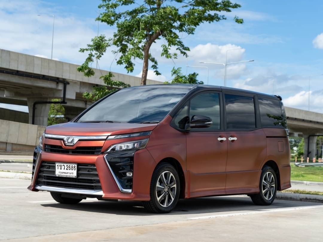 2021 Toyota Voxy สีส้ม