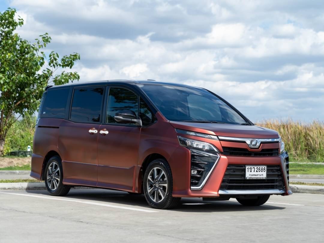 2021 Toyota Voxy สีส้ม