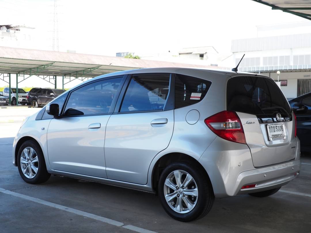 2013 Honda Jazz GE สีเงิน