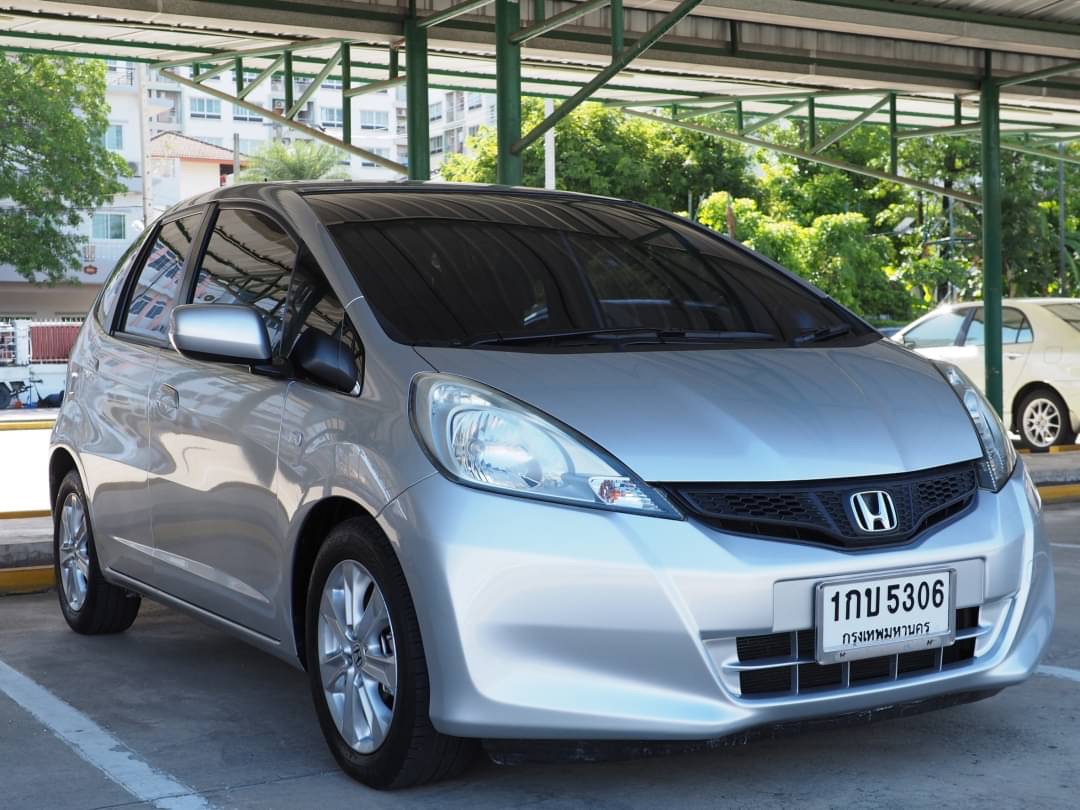 2013 Honda Jazz GE สีเงิน