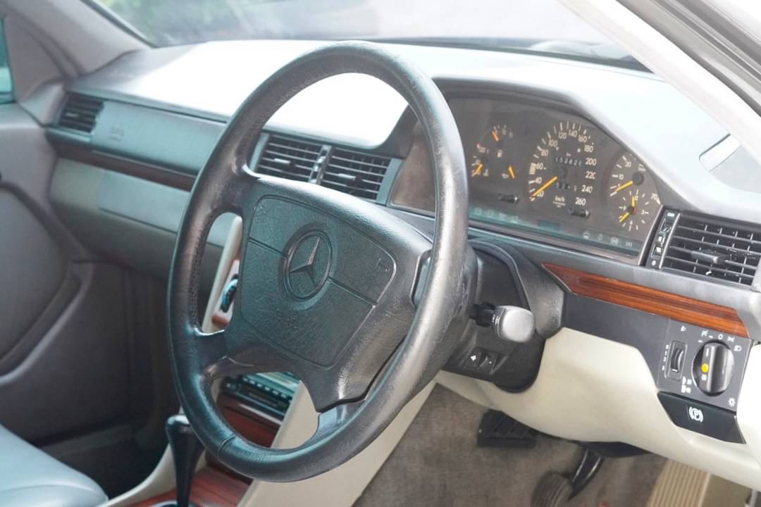 1995 Mercedes-Benz E280 masterpiece สีเทา