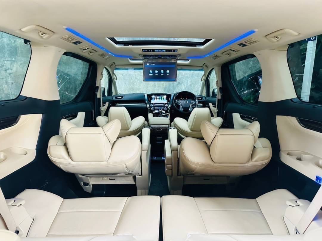 2021 Toyota Alphard สีดำ