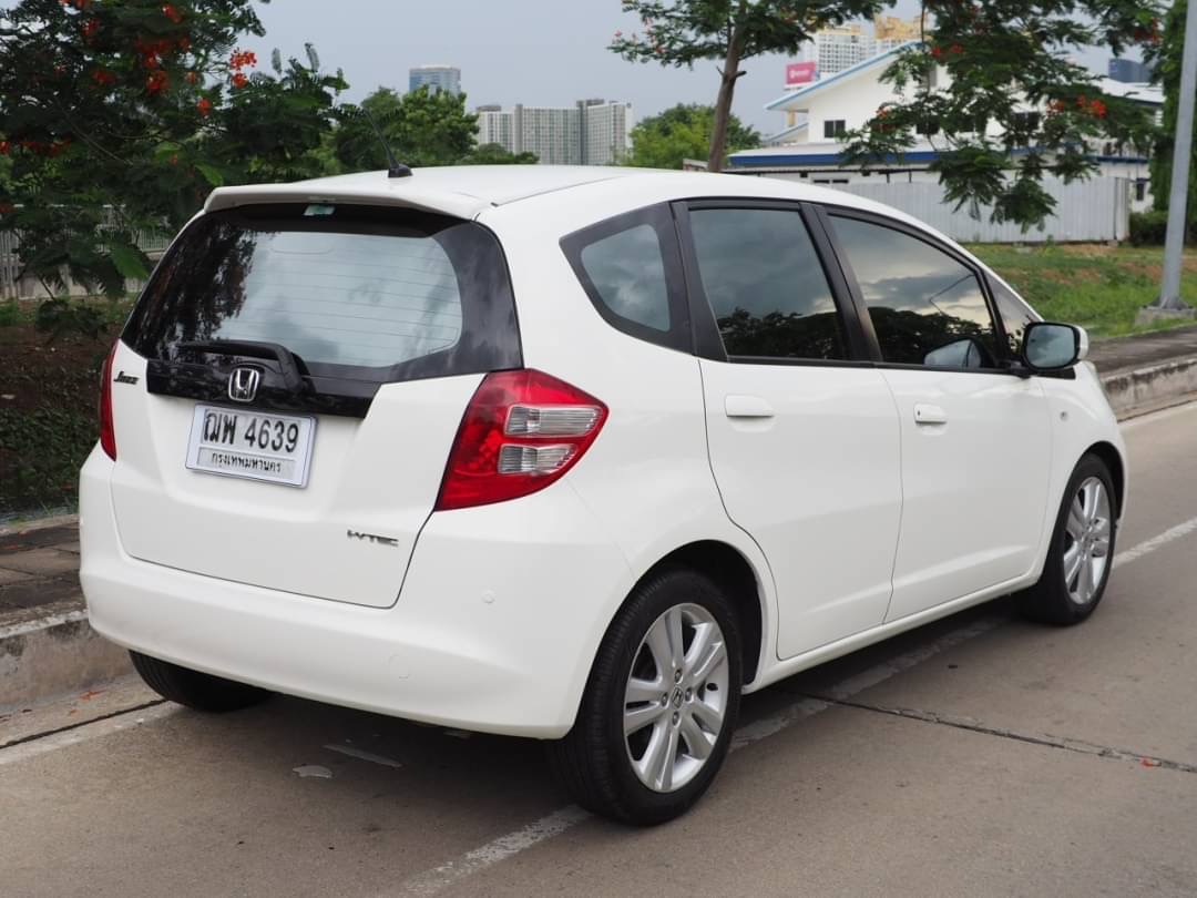 2009 Honda Jazz GE สีขาว