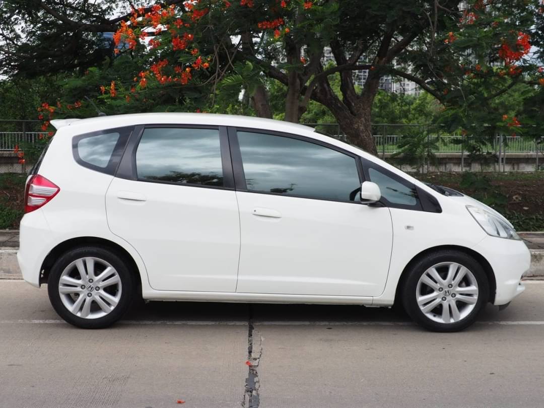 2009 Honda Jazz GE สีขาว