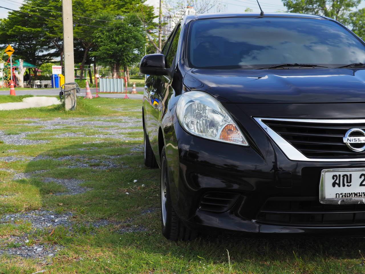 2012 Nissan Almera สีดำ