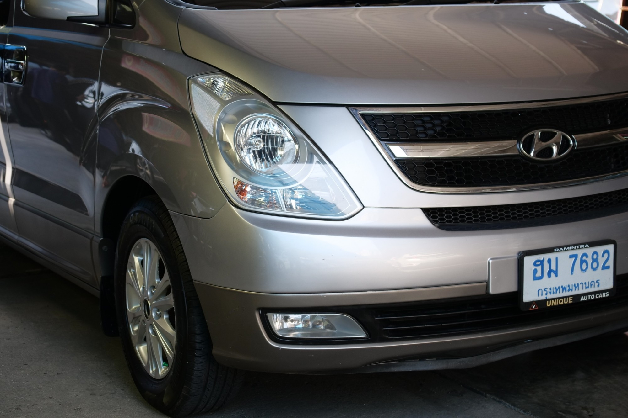 2013 Hyundai H-1 สีเงิน