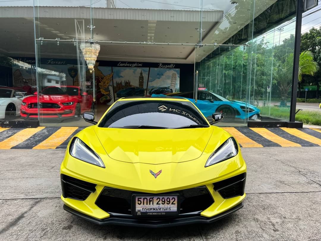 2022 Chevrolet Corvette สีเหลือง