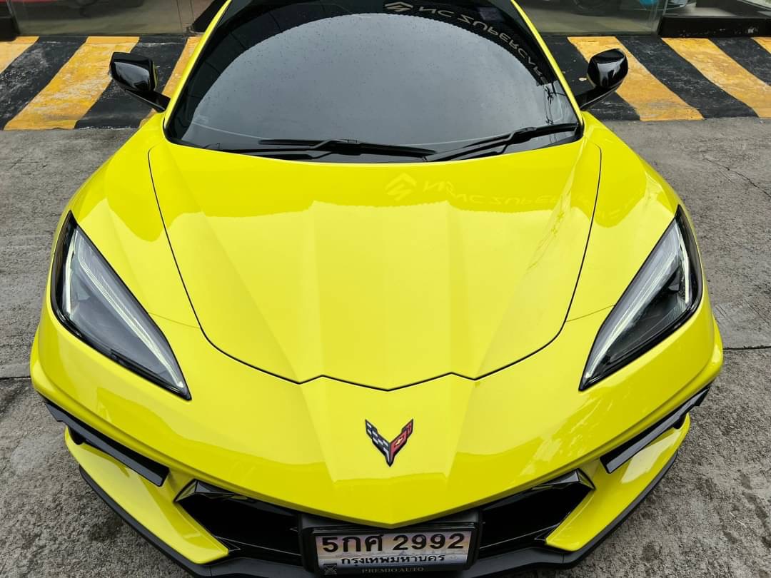 2022 Chevrolet Corvette สีเหลือง