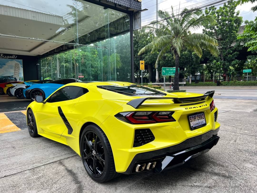 2022 Chevrolet Corvette สีเหลือง